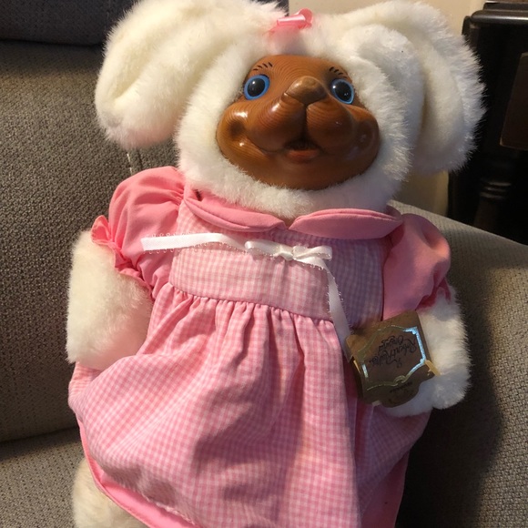 Wood faces one white with pink dress - Picture 3 of 4